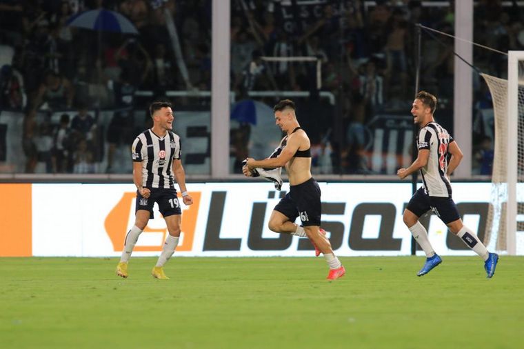 FOTO: Rodrigo Garro festeja el segundo gol de Talleres ante Belgrano.