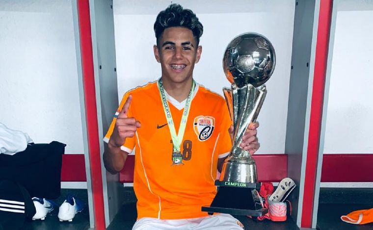 Dejó su Oncativo natal para probar suerte y destino en el fútbol hondureño.