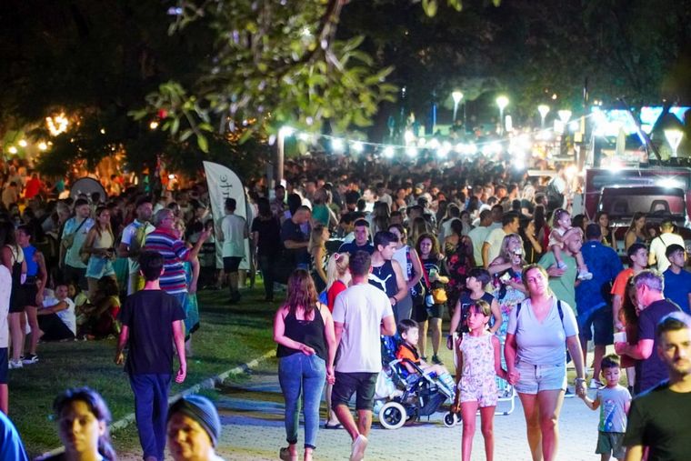 Alta Gracia vivió la segunda noche del Festival Mionca, con música y gastronomía.