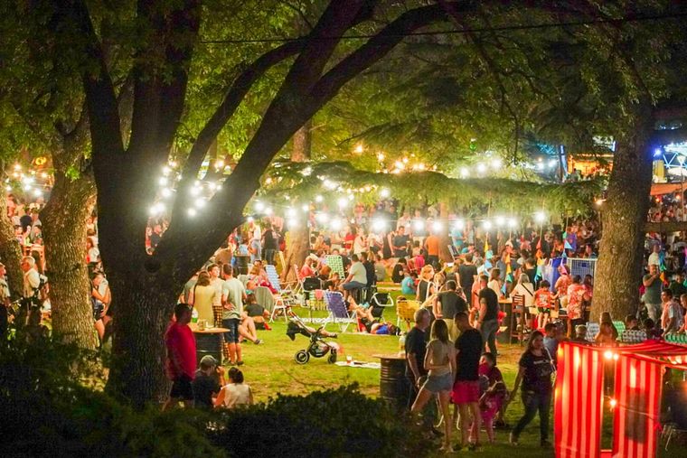 Alta Gracia vivió la segunda noche del Festival Mionca, con música y gastronomía.
