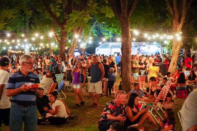 Alta Gracia vivió la segunda noche del Festival Mionca, con música y gastronomía.