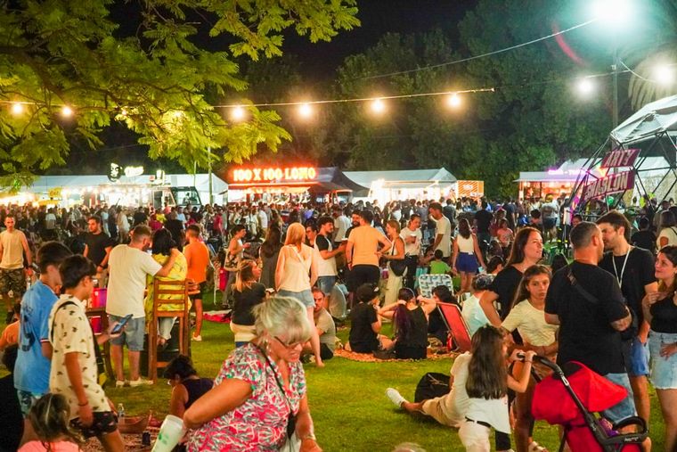 Alta Gracia vivió la segunda noche del Festival Mionca, con música y gastronomía.