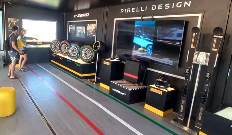 FOTO: Los neumáticos de Fórmula 1 en la Casa Pirelli de Pinamar.