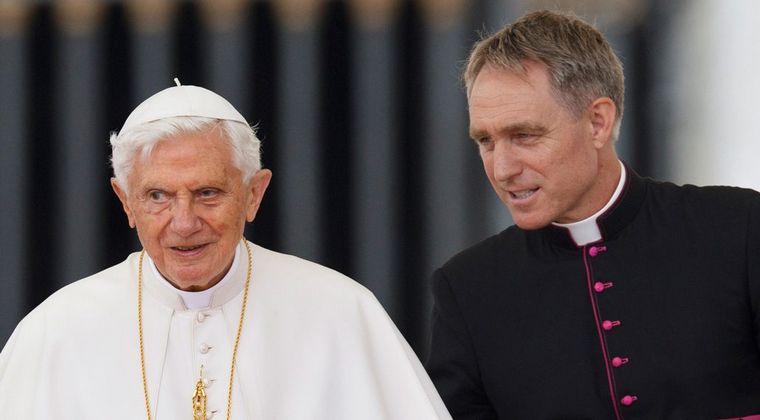 FOTO: El libro del secretario de Benedicto XVI que será un golpe para el Vaticano 