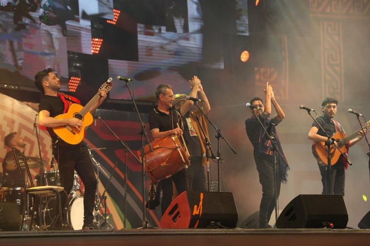 FOTO: Los Tekis, Guitarreros, Los Pachecos y Grupo Ceibo, en la tercera luna coscoína