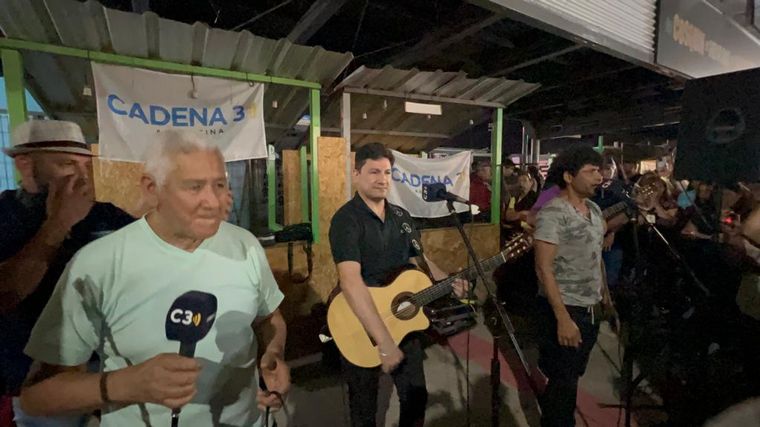 Una multitud disfrutó de Lázaro Caballero en la Peñita de Cadena 3