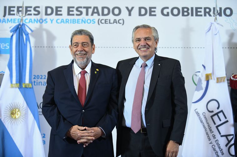 FOTO: Ralph Gonsalves y Alberto Fernández.