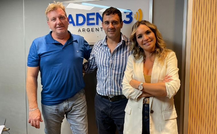 Intendente de La Cruz, Mauricio Jaimes, junto a Agus Vivanco y Guille Hemmerling.