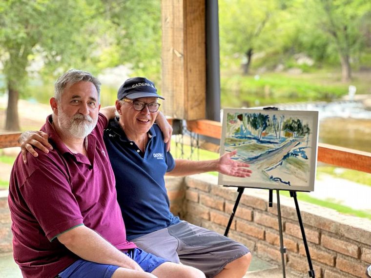 Orlando morales pintando en Las Albahacas