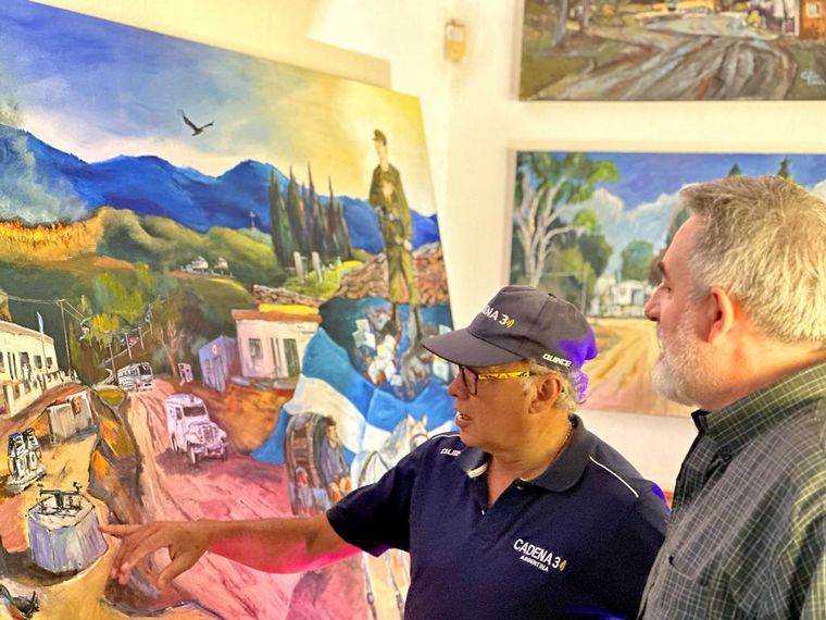 Orlando morales pintando en Las Albahacas