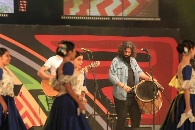 Lleno de color y música, así fue la quinta luna del Cosquín