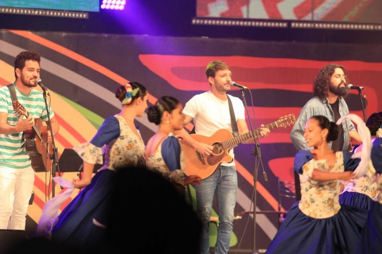 Lleno de color y música, así fue la quinta luna del Cosquín