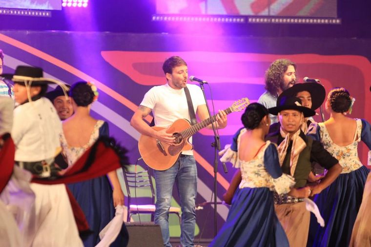 Lleno de color y música, así fue la quinta luna del Cosquín