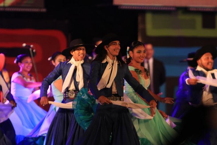 Lleno de color y música, así fue la quinta luna del Cosquín
