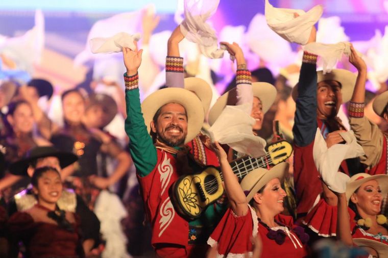 Lleno de color y música, así fue la quinta luna del Cosquín