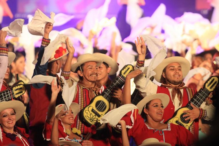Lleno de color y música, así fue la quinta luna del Cosquín