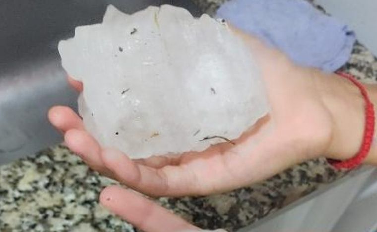 Fuerte pedrea en Villa Mercedes (Foto: Twitter).