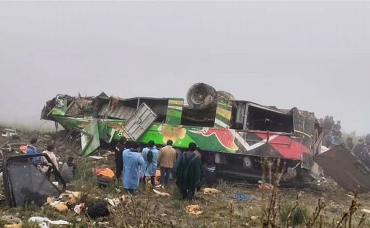 FOTO: Al menos 24 muertos al caer un autobús a un precipicio en Perú (Foto: Telemundo51)