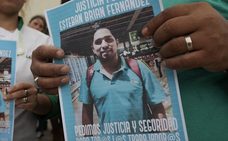 El imputado seguirá preso por el delito de