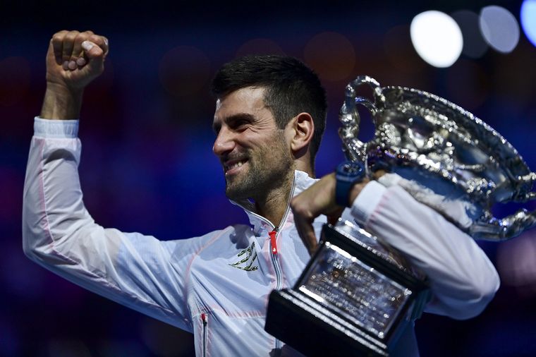 FOTO: Novak Djokovic se impuso ante Tsitsipas y empató a Nadal con 22 Grand Slams. 