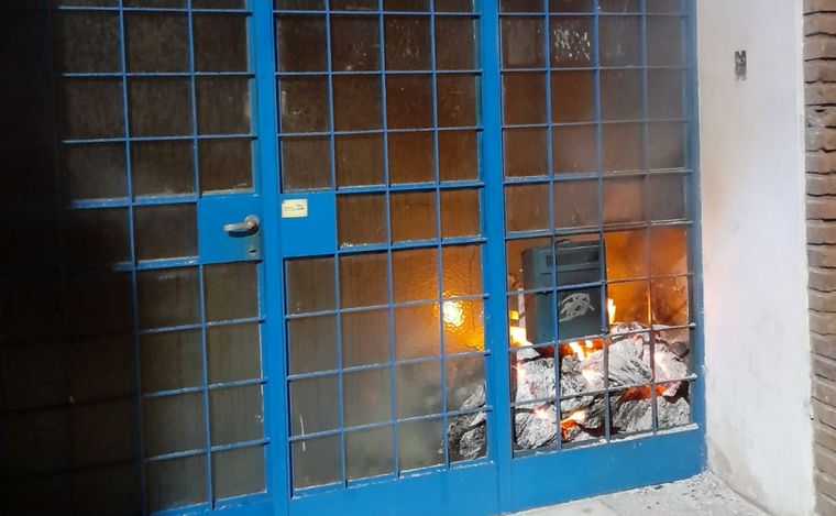 FOTO: Se incendio la oficina de la Secretaría de Tecnología para la Gestión de Santa Fe. 