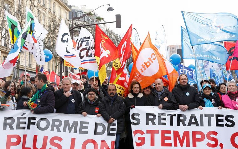 FOTO: Más de un millón de manifestantes protestaron contra la reforma jubilatoria de Macron