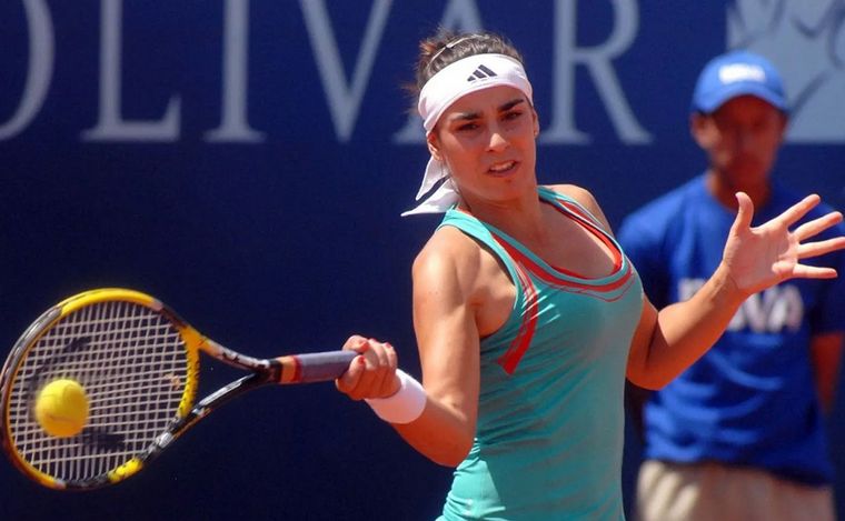 Oriunda de Sunchales, Paula Ormaechea ganó y está en cuartos de final en Colombia.