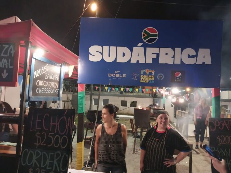 FOTO: La gastronomía de Sudafrica en la Fiesta de Colectividades