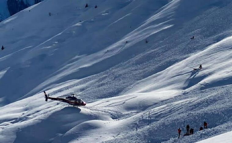 FOTO: Avalanchas en el oeste de Austria dejan al menos ocho muertos. (AFP)