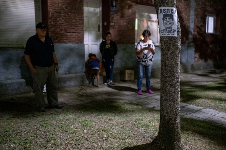 FOTO: Vecinos de Dolores realizan una vigilia antes del fallo