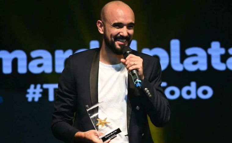 FOTO: Abel Pintos el gran ganador de los Premios Estrella de Mar 2023. Se llevó el Oro.