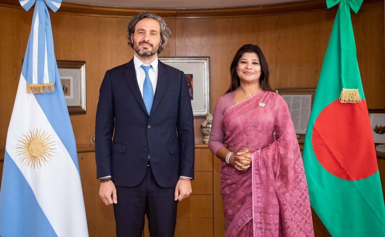 FOTO: Santiago Cafiero con la embajadora de Bangladesh en Brasilia, Sadia Faizunnesa.