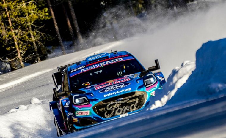 De regreso en Ford, Tänak da muestras de fiereza en la nieve