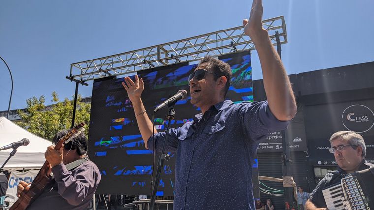 Los Patriboys en el Mercado Norte.