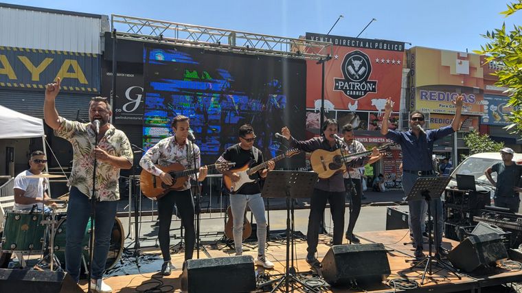 Los Patriboys en el Mercado Norte.