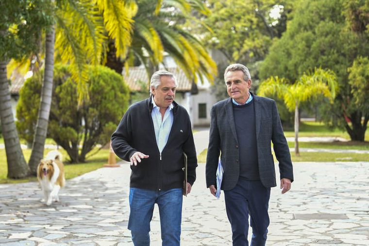 Agustín Rossi y el presidente Alberto Fernández. (Foto: archivo)