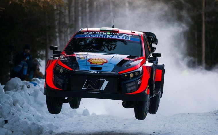 Craig Breen tiene el comando en la nieve sueca