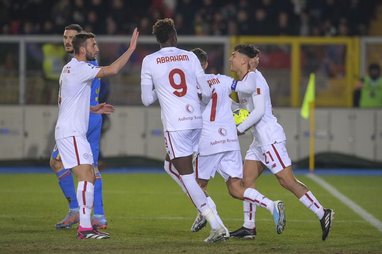 Paulo Dybala marcó otro gol para la Roma, que empató con Lecce.
