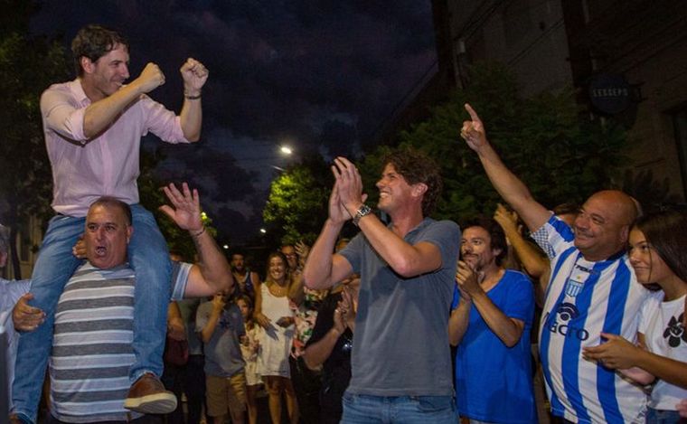 Martín Berhongaray se impuso en unas primerias voluntarias con baja participación.