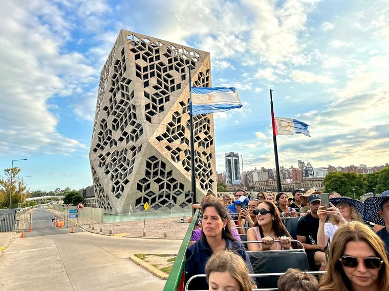 City tour en un antiguo bus inglés por Córdoba