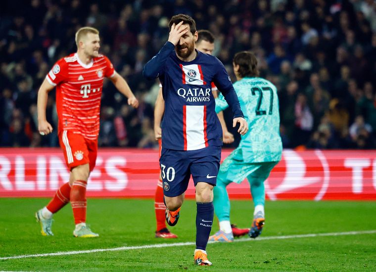 FOTO: Lionel Messi se lamenta luego de fallar una chance clara de gol.