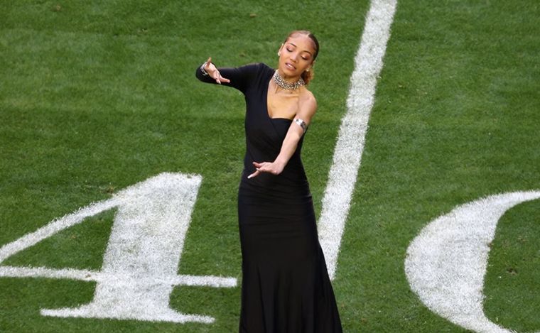 FOTO: Justina Miles, la intérprete de Lengua de Señas que impresionó en el Super Bowl
