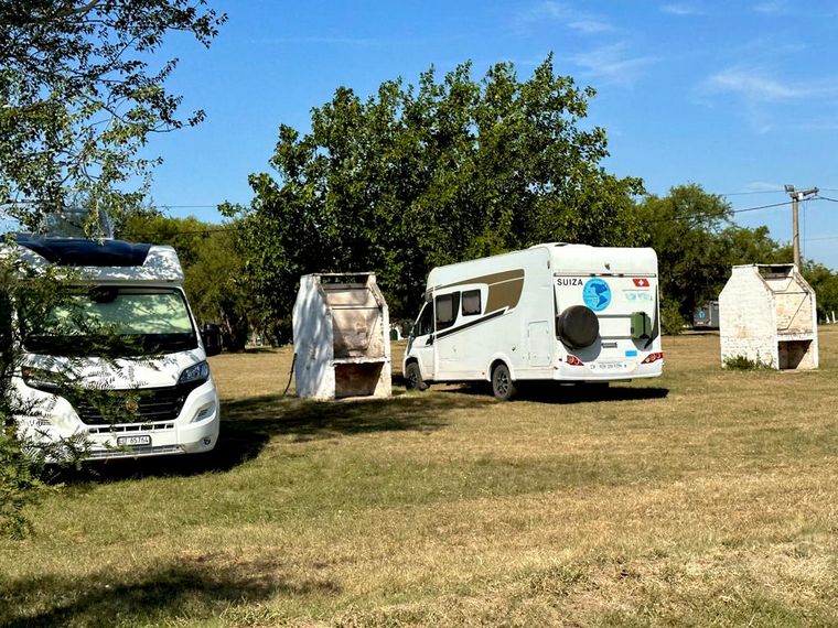 El camping que está en la ciudad de Córdoba y tiene una pileta olímpica