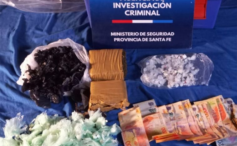 Rosario: múltiples allanamientos en Vía Honda detenidos y secuestro de armas. 