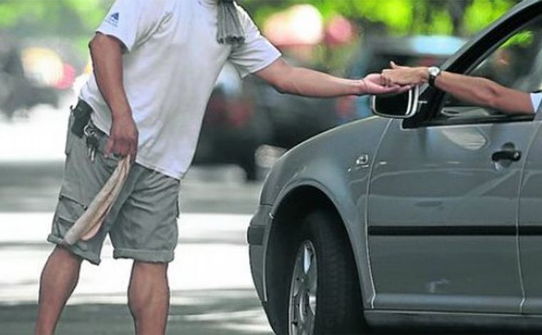 Vuelve a escalar el debate sobre cuidacoches en el Concejo Municipal de Rosario.