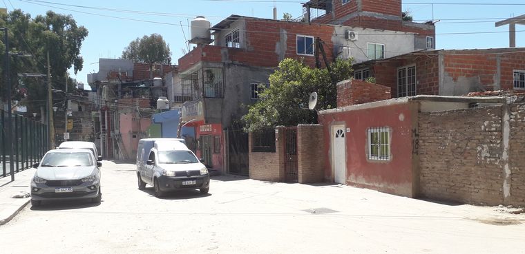 FOTO: Villa 1-11-14, ciudad de Buenos Aires entre la urbanización y el control narco.