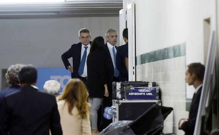 Agustín Rossi y Alberto Fernández, en el debut de la cumbre peronista.