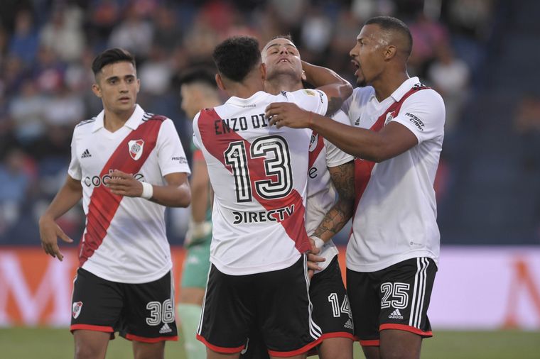 River se impuso ante el duro Tigre, en Victoria.
