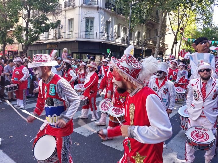 FOTO: Buenos Aires cierra el carnaval con el desfile de más de 100 murgas barriales