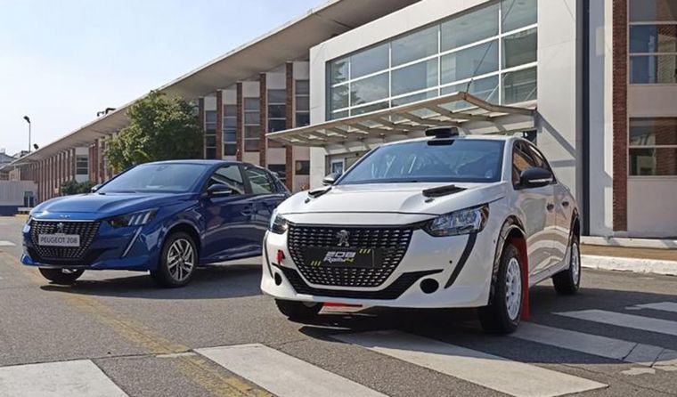 El Peugeot 208 y el "208 Rally4".